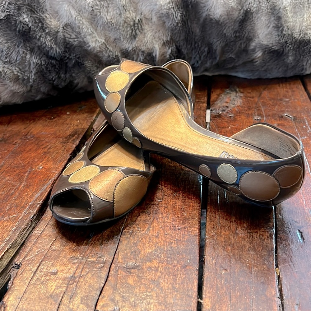 Boutique brown Peep toe O’Dorsey  with copper and gold tone circles